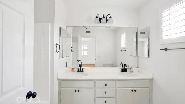 Detail Gallery Image 19 of 33 For 13154 Sycamore Village Dr, Norwalk,  CA 90650 - 3 Beds | 2/1 Baths