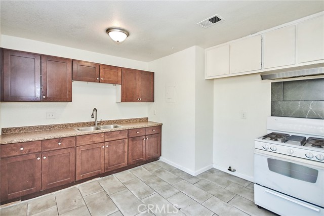 Detail Gallery Image 18 of 29 For 1074 N Willow Ave, Rialto,  CA 92376 - – Beds | – Baths