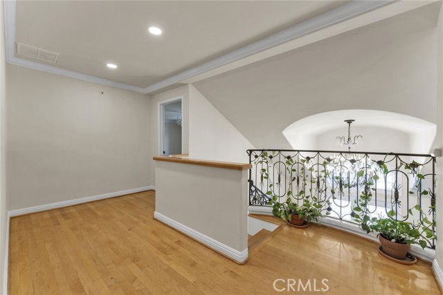 Detail Gallery Image 15 of 32 For 2412 Jupiter, Los Angeles,  CA 90046 - 6 Beds | 5 Baths