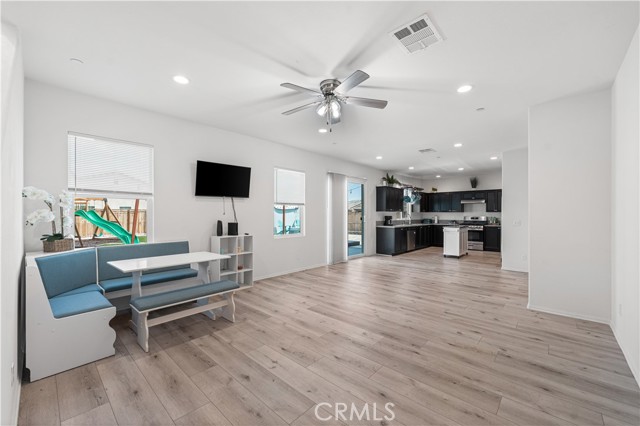 2436 Lugar Bonito Court, Rosamond CA: https://media.crmls.org/medias/6dc63b78-d86a-4fff-9633-964f745a051d.jpg