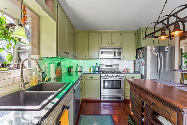 Detail Gallery Image 13 of 49 For 337 Wylerhorn, Crestline,  CA 92325 - 3 Beds | 2/1 Baths