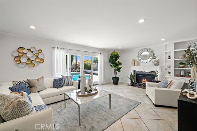 9168 El Azul Circle, Fountain Valley CA: https://media.crmls.org/medias/6dc8dc9e-d4c7-4458-8f19-eb61012d81f5.jpg