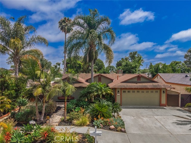983 Oak Street, Costa Mesa CA: https://media.crmls.org/medias/6dc94e61-65ec-4e84-807b-63705e73c0bc.jpg