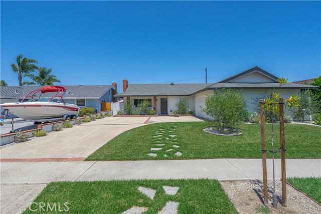 5841 Raphael Drive, Huntington Beach CA: https://media.crmls.org/medias/6dc9b429-cc92-4671-abe3-b82c5e6edddf.jpg