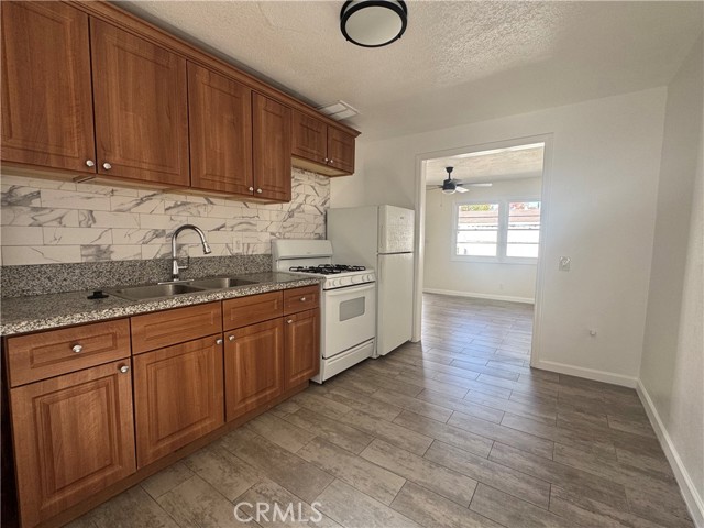 Detail Gallery Image 2 of 10 For 146 N Parker, Orange,  CA 92868 - 2 Beds | 1 Baths
