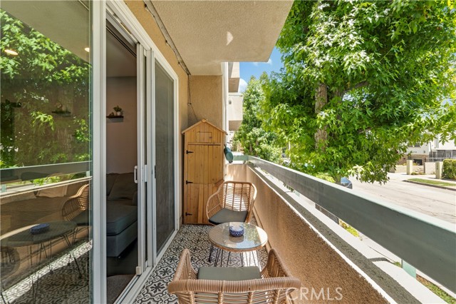 11225 Peach Grove Street, North Hollywood CA: https://media.crmls.org/medias/6dcabecf-f506-432e-959b-b66f5f9819f5.jpg