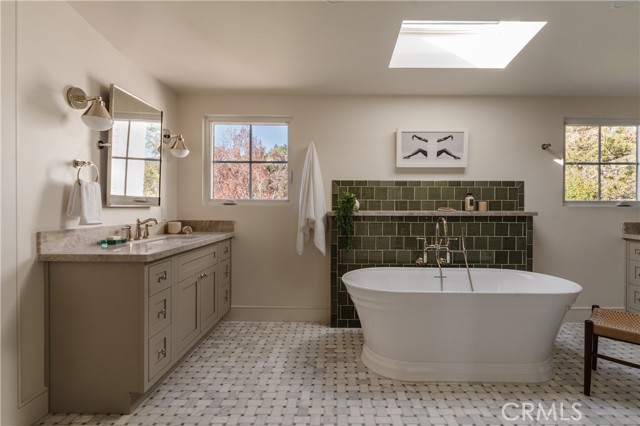 2201 N Hobart Boulevard, Los Angeles CA: https://media.crmls.org/medias/6dcbaa28-0b38-499f-b32b-cb06f4fe0de4.jpg