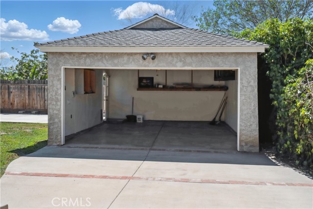 13384 Foothill Boulevard, Sylmar CA: https://media.crmls.org/medias/6dccdd6c-efaa-4dfd-aed6-1b763091edf9.jpg