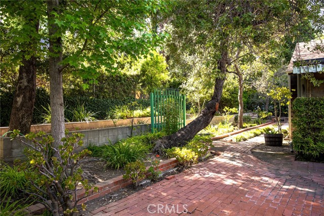 85 S San Rafael Avenue, Pasadena CA: https://media.crmls.org/medias/6dcd67cf-4470-447e-8036-9710a24718b8.jpg