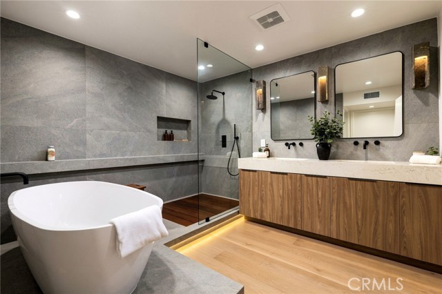 4 Bed Home for Sale in Los Angeles, California