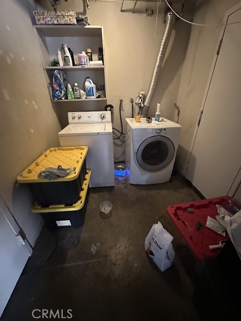 Detail Gallery Image 8 of 13 For 15051 Sherman, Van Nuys,  CA 91405 - 2 Beds | 2 Baths