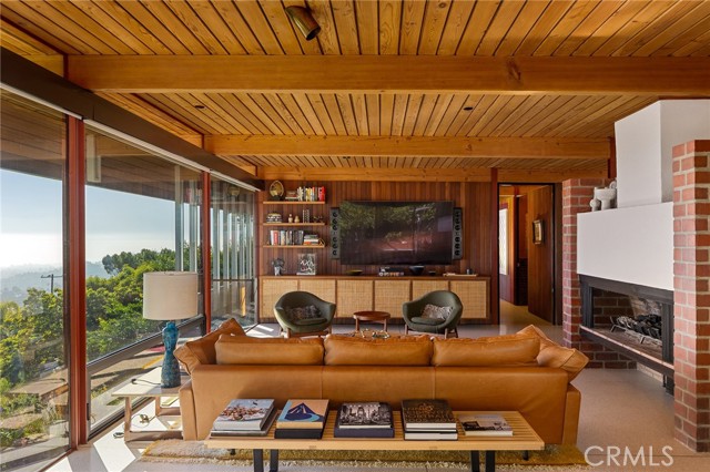 Detail Gallery Image 12 of 32 For 1515 N Tigertail, Los Angeles,  CA 90049 - 3 Beds | 2/1 Baths