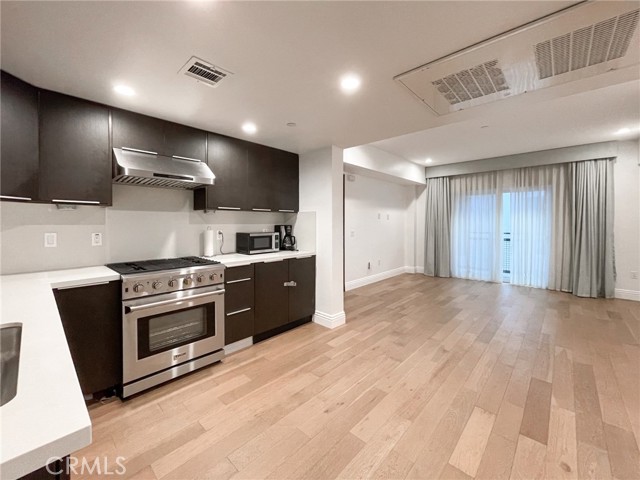 Detail Gallery Image 12 of 17 For 2939 Leeward Ave #419,  Los Angeles,  CA 90005 - 1 Beds | 2 Baths