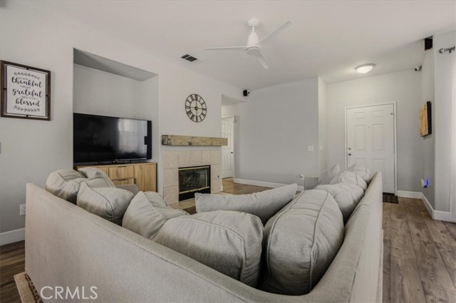 Detail Gallery Image 8 of 27 For 204 E Manchester Ln, San Bernardino,  CA 92408 - 3 Beds | 2 Baths