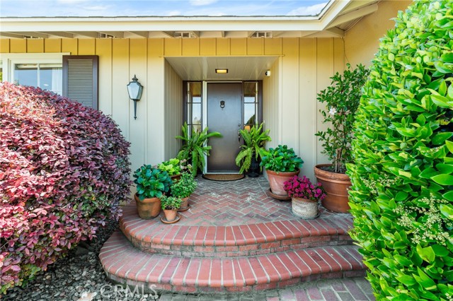 1215 Mira Monte Drive, Redlands CA: https://media.crmls.org/medias/6dd24666-844d-44c8-8e57-2b7816a3485a.jpg