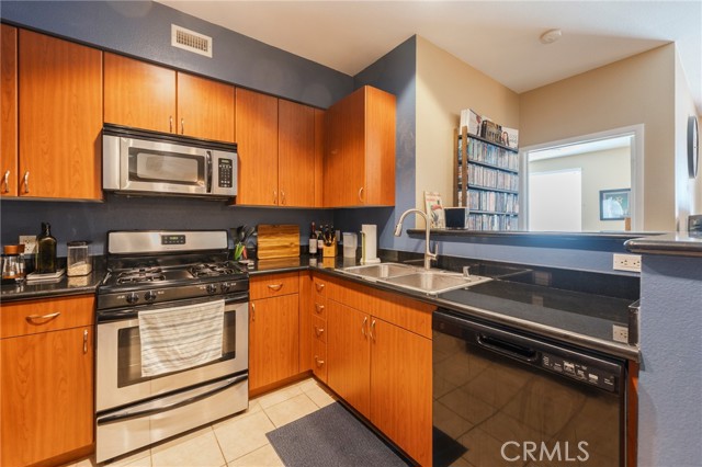 1801 E Katella Avenue, Anaheim CA: https://media.crmls.org/medias/6dd2e67a-4a40-46fe-9c36-12e03768e9b8.jpg