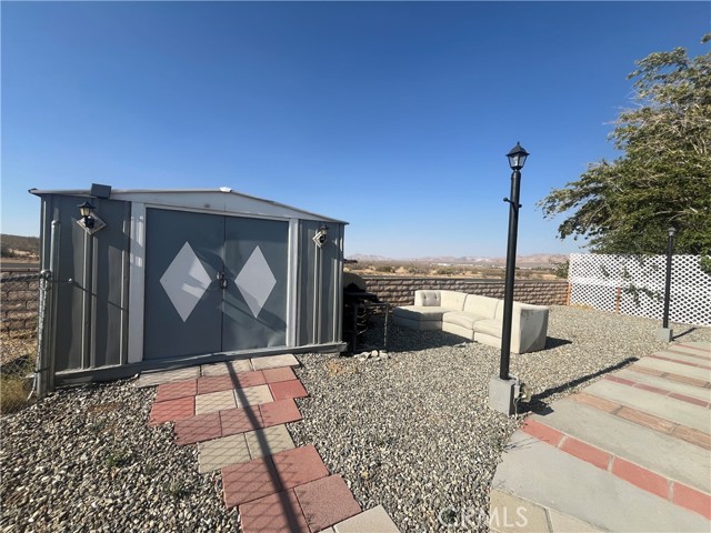 20683 Waalew Road, Apple Valley CA: https://media.crmls.org/medias/6dd3cb87-d68f-4a38-9b0b-9161c07f9036.jpg