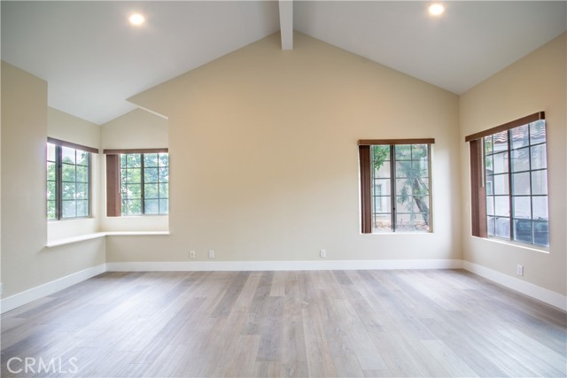 1033 S Dewcrest Drive, Anaheim CA: https://media.crmls.org/medias/6dd5c29e-a4fe-41ed-81e9-2baf34864208.jpg