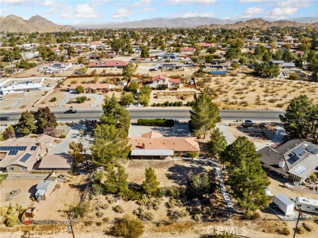 Detail Gallery Image 4 of 38 For 14690 Apple Valley Rd, Apple Valley,  CA 92307 - 3 Beds | 2/1 Baths