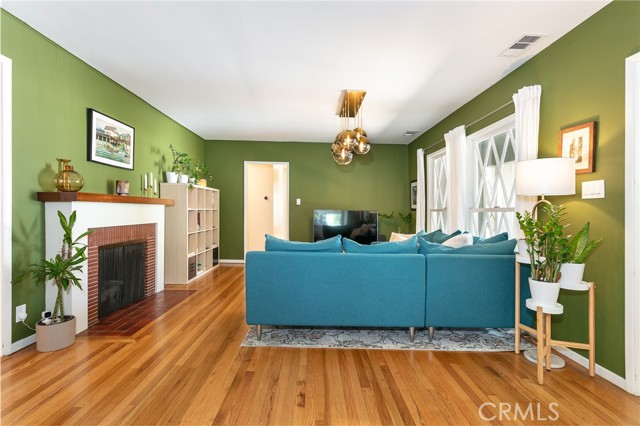 Detail Gallery Image 7 of 30 For 301 S Sunset Canyon Dr, Burbank,  CA 91501 - 3 Beds | 1/1 Baths