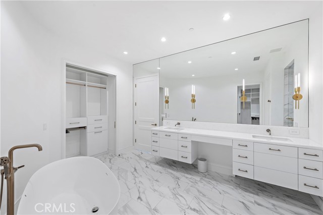 Detail Gallery Image 21 of 64 For 2340 Crestview Dr, Laguna Beach,  CA 92651 - 4 Beds | 5/1 Baths