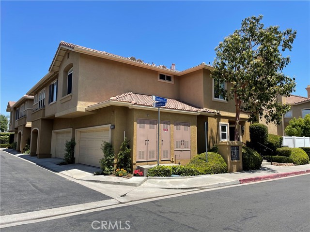2825 N Chevington Court, Orange CA: https://media.crmls.org/medias/6dd67943-816c-42ad-8055-fa0303b3c2af.jpg