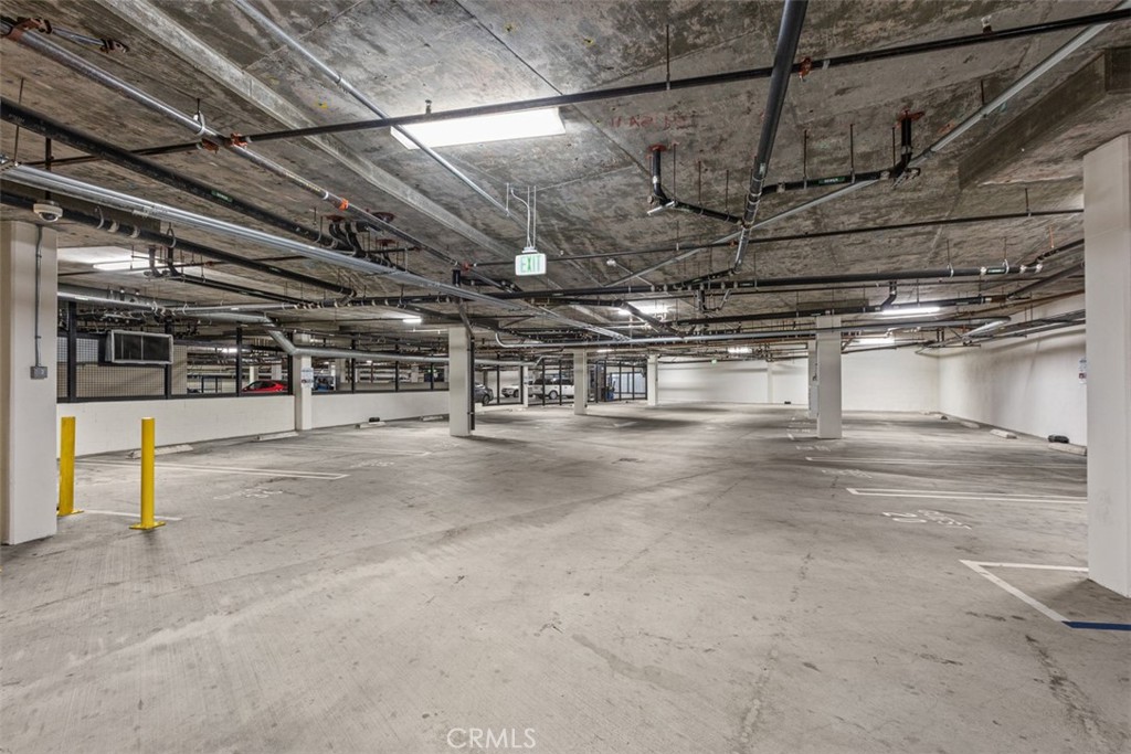 https://media.crmls.org/medias/6dd6983b-3694-4812-8ef6-e4d178b8ba9d.jpg?preset=X-Large