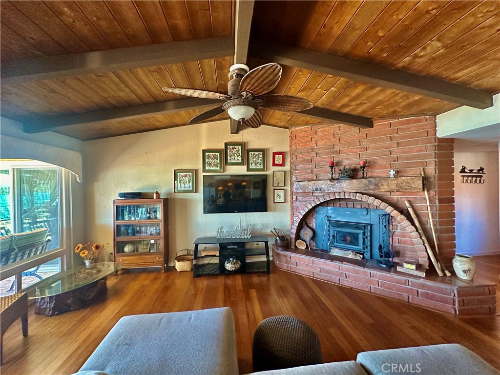 https://media.crmls.org/medias/6dd6d129-93c9-421f-b97f-1dca14a60a87.jpg?preset=X-Large