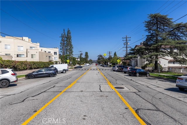 2915 Montrose AVE Unit: 430