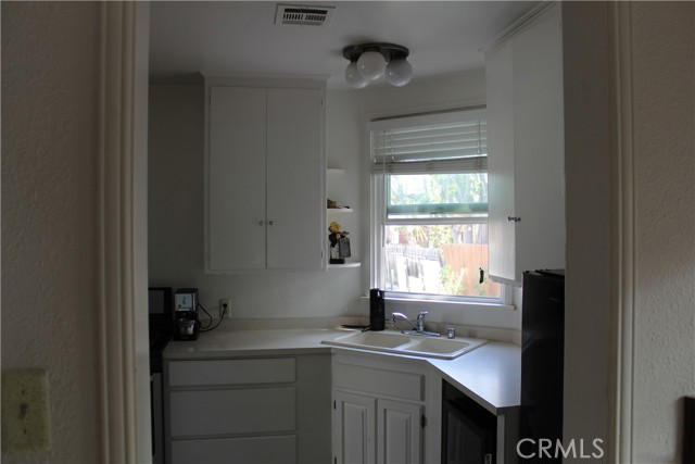 Detail Gallery Image 5 of 20 For 210 N Naomi, Burbank,  CA 91505 - 3 Beds | 2 Baths