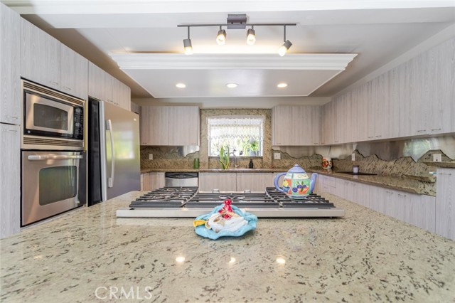 Detail Gallery Image 15 of 34 For 19026 Keswick, Reseda,  CA 91335 - 2 Beds | 2 Baths