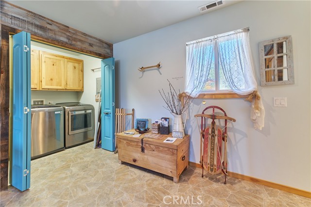 Detail Gallery Image 32 of 53 For 448 Edgemoor Rd, Big Bear Lake,  CA 92315 - 7 Beds | 4/1 Baths
