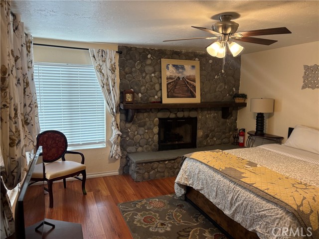 24166 Zurich Drive, Crestline CA: https://media.crmls.org/medias/6dd9f38f-ca35-4a22-8799-5fcfcc2a8e96.jpg