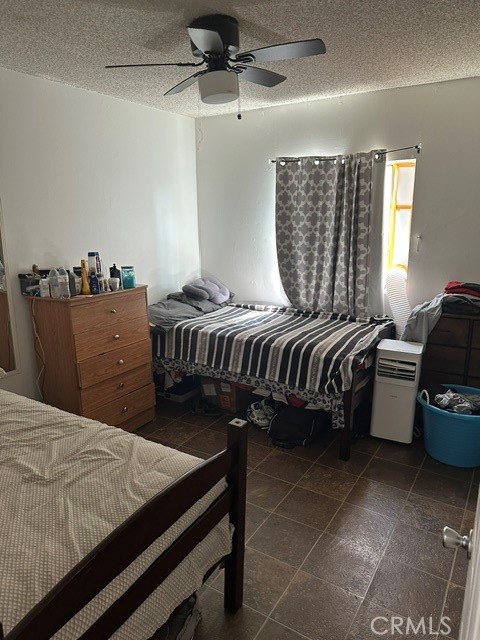 201 W Raymond Street, Compton CA: https://media.crmls.org/medias/6dda70b4-0be6-42ed-aeea-2f5285273a5d.jpg