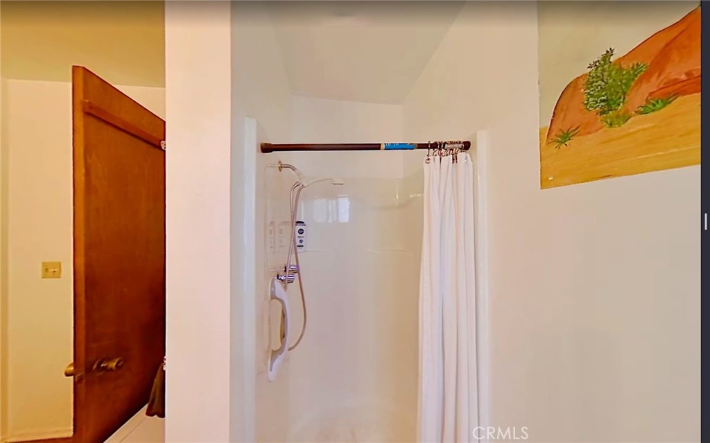 https://media.crmls.org/medias/6ddaa730-987e-46a7-a8dd-93d4d3628313.jpg?preset=X-Large