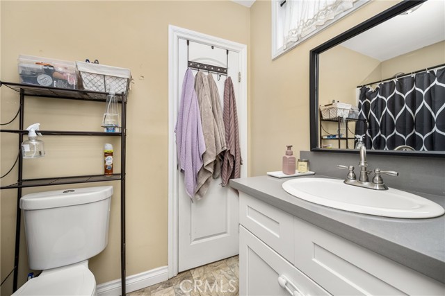 Detail Gallery Image 11 of 18 For 1048 Ronan Ave, Wilmington,  CA 90744 - 2 Beds | 1 Baths