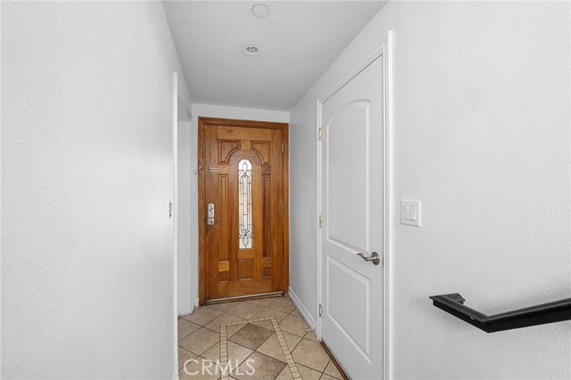 Detail Gallery Image 3 of 30 For 6831 Valmont St #1,  Tujunga,  CA 91042 - 3 Beds | 2/1 Baths