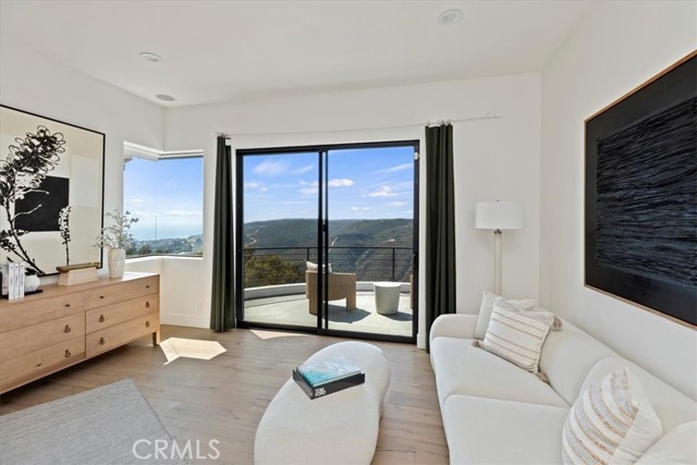1425 Skyline Drive, Laguna Beach CA: https://media.crmls.org/medias/6ddc73ae-6e3c-41d9-93d0-a2a91e373a77.jpg