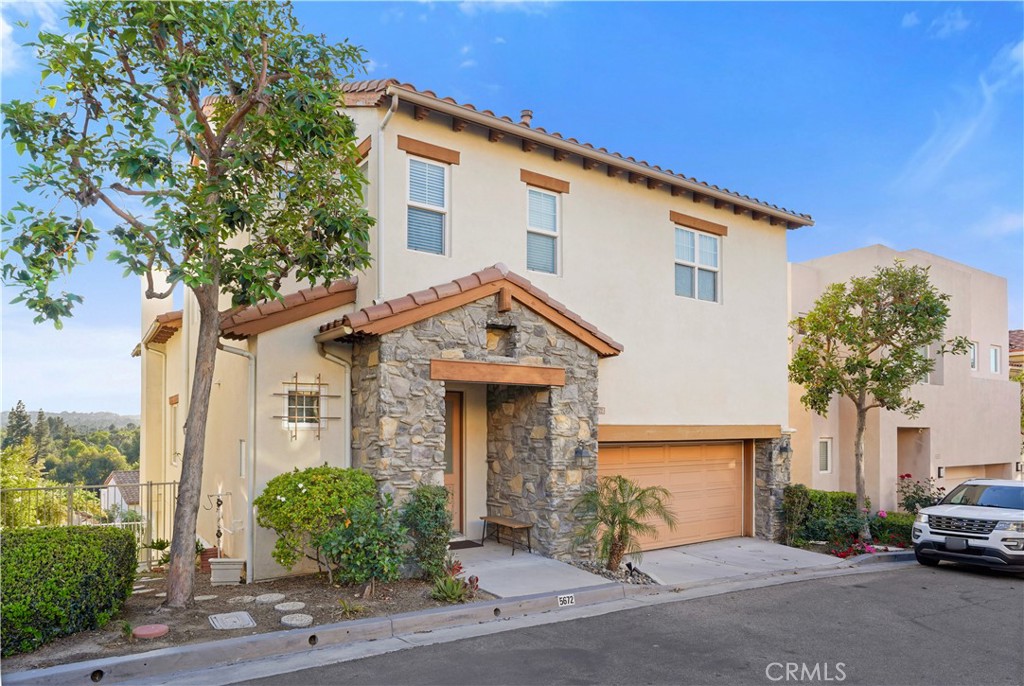 5672 N Como Circle