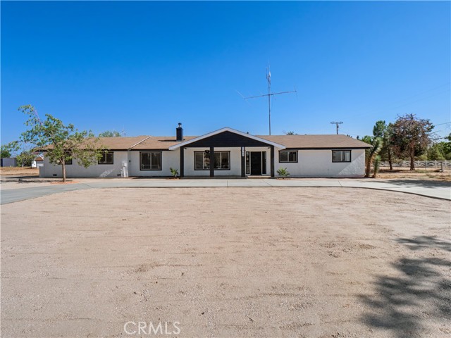 2350 W Avenue N12, Palmdale CA: https://media.crmls.org/medias/6ddcc2fd-1195-4b2b-acdb-00af2eb0a440.jpg