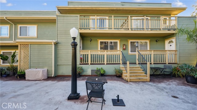 Detail Gallery Image 2 of 14 For 809 N Spurgeon St #2,  Santa Ana,  CA 92701 - 2 Beds | 2/1 Baths