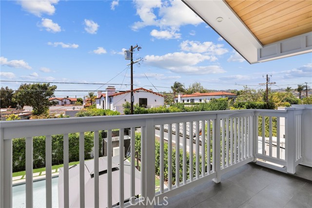 535 N Sierra Bonita Avenue, Los Angeles CA: https://media.crmls.org/medias/6dddf02c-93ce-4d95-8bed-a6976b00f7af.jpg