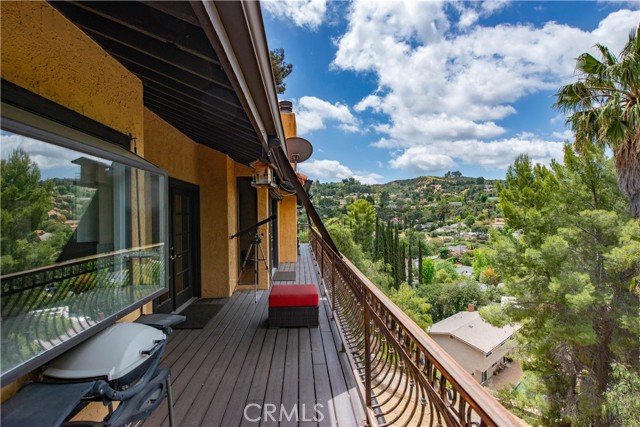 4389 San Blas Avenue, Woodland Hills CA: https://media.crmls.org/medias/6dde8ae9-7697-48f4-8850-b1cf84dcc930.jpg