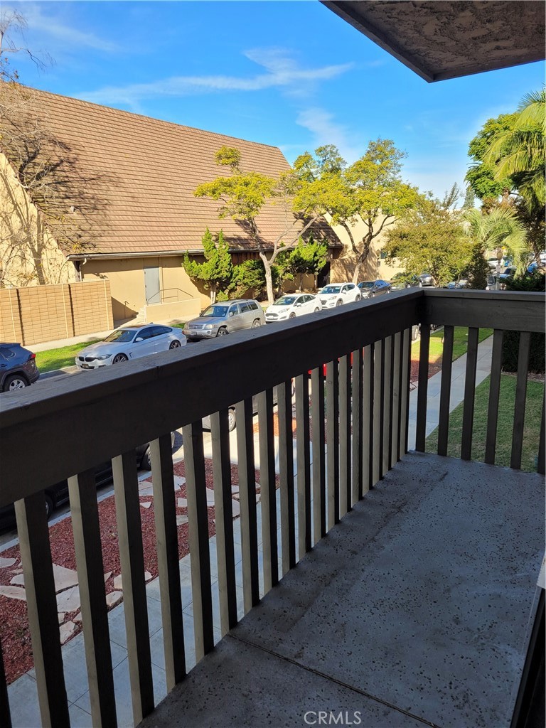 https://media.crmls.org/medias/6dde8b68-3ff0-4b26-8d18-d0d4aa1c9006.jpg?preset=X-Large