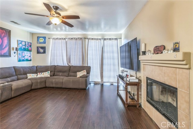 Detail Gallery Image 3 of 11 For 14551 Heatherdale Ct, Adelanto,  CA 92301 - 3 Beds | 2 Baths