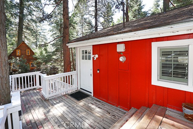 Detail Gallery Image 4 of 36 For 531 W Victoria Ct, Lake Arrowhead,  CA 92352 - 4 Beds | 2/1 Baths