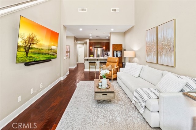 31 Soho, Irvine CA: https://media.crmls.org/medias/6de1c240-d558-43fe-ac11-568c0335052f.jpg
