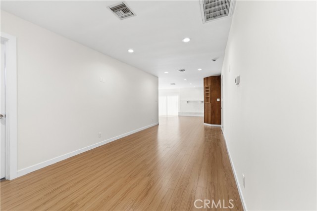 Detail Gallery Image 27 of 29 For 15210 Cohasset St, Van Nuys,  CA 91405 - 4 Beds | 3 Baths