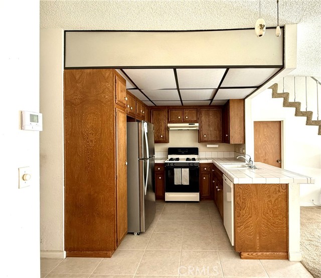 2402 Aviation Boulevard, Redondo Beach CA: https://media.crmls.org/medias/6de298f7-d708-404d-a10d-607bd2851664.jpg