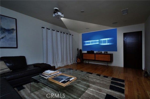 4751 Del Moreno Drive, Woodland Hills CA: https://media.crmls.org/medias/6de2b192-e769-41dc-b3cd-d3bf93a1bcde.jpg